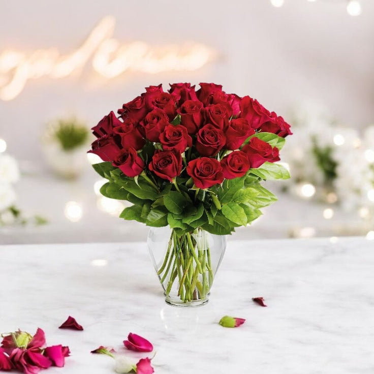 Arreglo Clásico – 50 Rosas Rojas en Jarrón