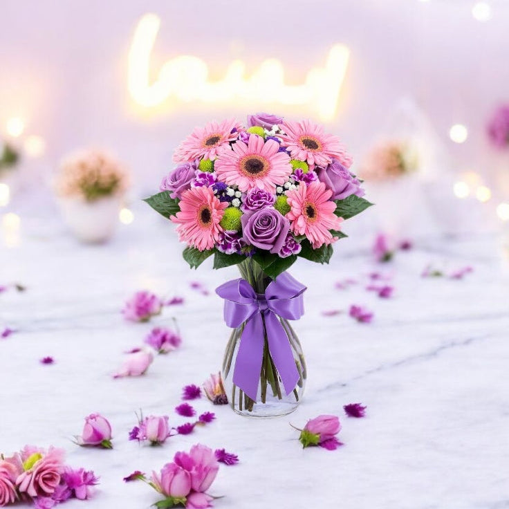 Arreglo Místico – 9 Gerberas con Rosas y Clavel Morado
