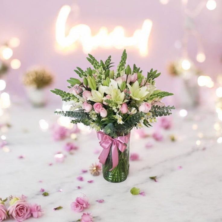Arreglo Especial – 35 Rosas con Lilis y Astromelia + Perritos