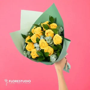 Ramo de 12 Rosas Amarillas Premium – Luz de Alegría