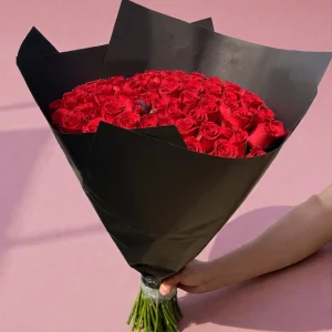 Ramo de 50 rosas rojas en Guadalajara con papel coreano y diseño elegante